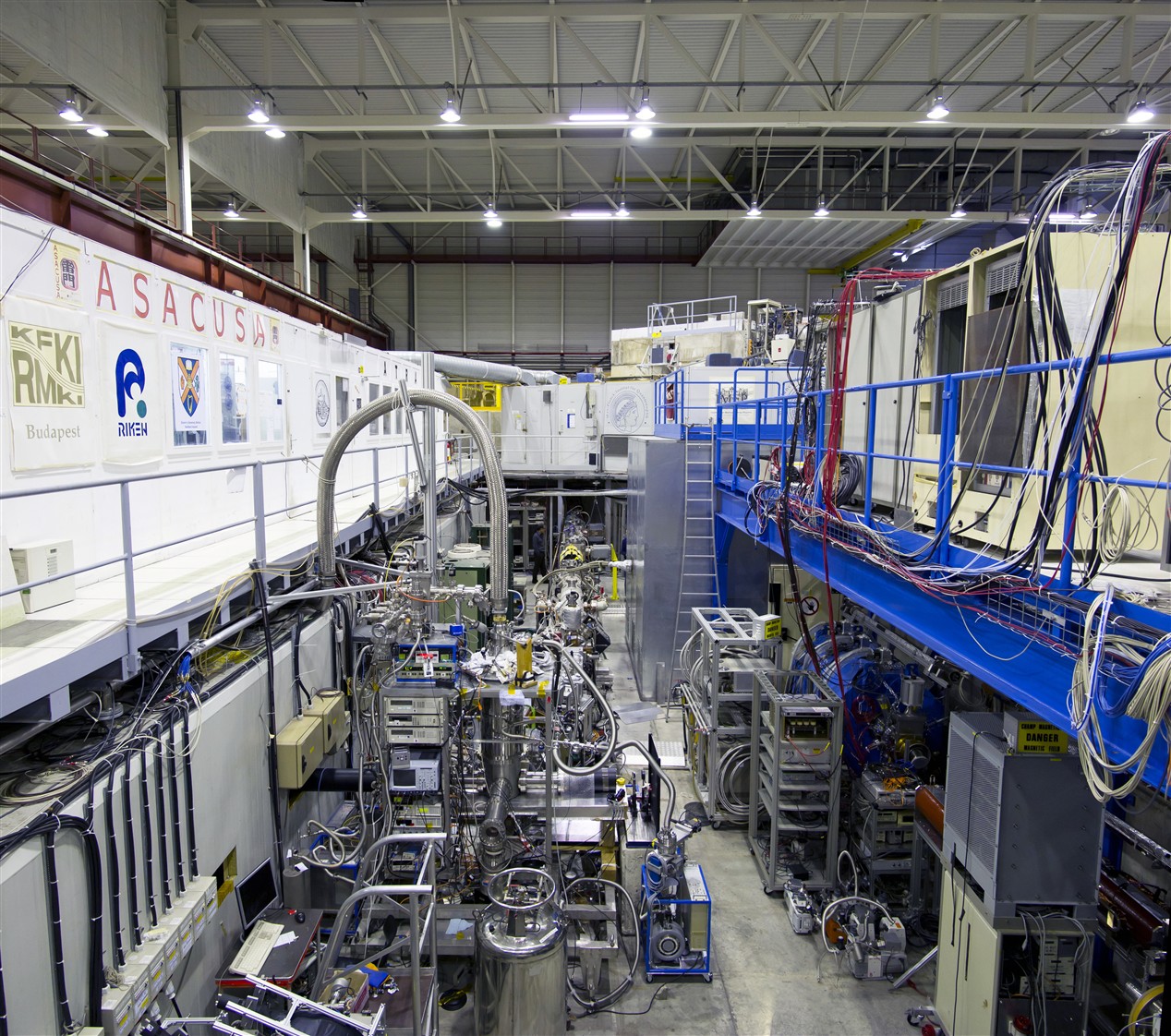 Az ASACUSA kísérlet a CERN Antianyaggyárában